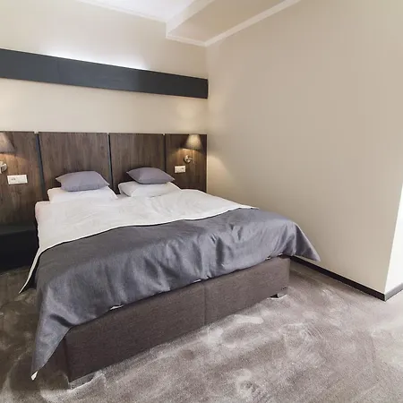 מלון Zinedine Sport-hotel אוזהורוד